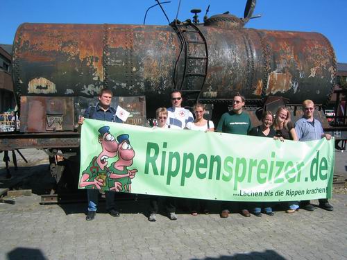 Und noch ein Gruppenfoto - nachdem DoktorW den Bierwaggon angezndet hatte!