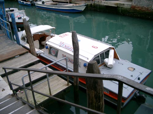 Der Bootsanleger f�r Krankentransportboote